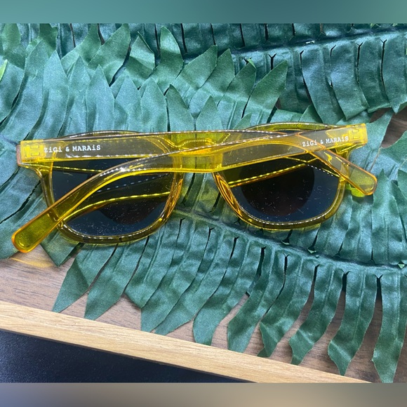 Translucent Yellow Y2K Wayfarer Sunglasses Vacation Ready! - Picture 2 of 3